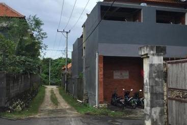 پانسیون Satria Bungalow