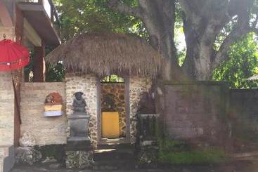 پانسیون Satria Bungalow