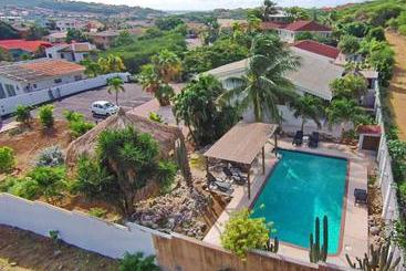 Bantopa Apartments