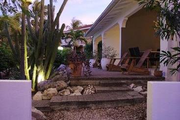 Bantopa Apartments