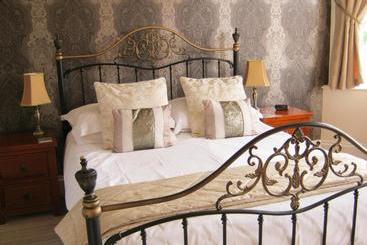 پانسیون Autumn Leaves Guest House