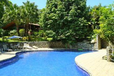 הוסטל Blue Banyan Inn