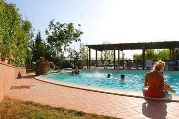 בית מלון כפרי Agriturismo Cameli