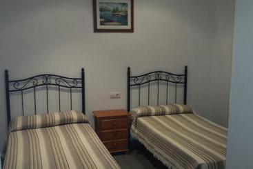 پانسیون Hostal Cuesta De Belén
