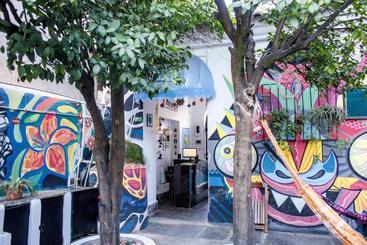 پانسیون Casa Blanca Hostel