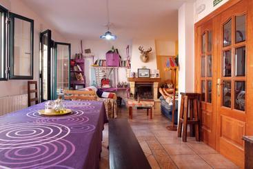 پانسیون Duermevela Hostel