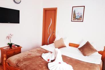 Pensiunea Red Rose Apartments