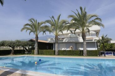 هتل آپارتمان Villa Galati Resort