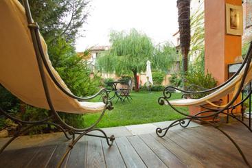 پانسیون Lori S Inn