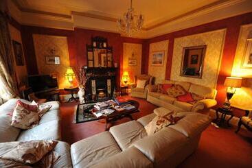 بنسيون Riverside Guest House