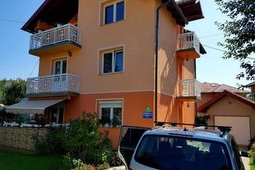 پانسیون Guesthouse Relax And Fly Sarajevo