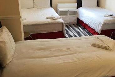 پانسیون Southend Guest House   Close To Beach, Train Station & Southend Airport