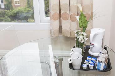 پانسیون Southend Guest House   Close To Beach, Train Station & Southend Airport
