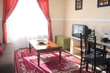 پانسیون Phomolo Guest House