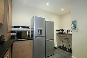 پانسیون Franks Serviced Accommodation