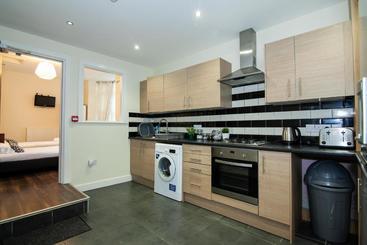 پانسیون Franks Serviced Accommodation