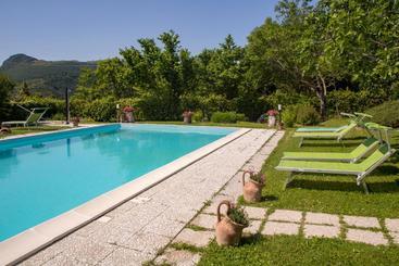 هتل Agriturismo B&b Bio La Tana Del Lele