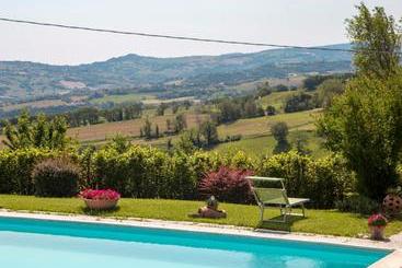 هتل Agriturismo B&b Bio La Tana Del Lele
