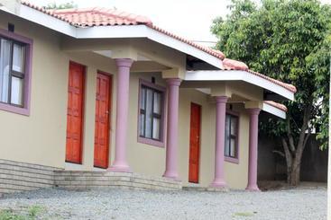 Pension (Hôtel basse catégorie) Mbopha Guest House