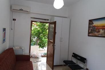 پانسیون Qeparo Antonio Rooms