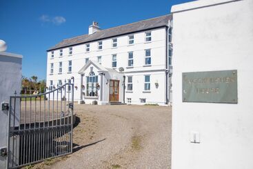 تختخواب و صبحانه Knock Rushen House