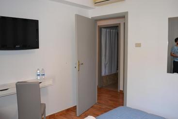 پانسیون Regis Rooms