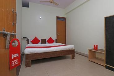 Oyo 30907 Hotel Dwaper Grand