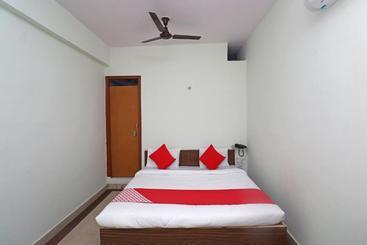 Oyo 30907 Hotel Dwaper Grand