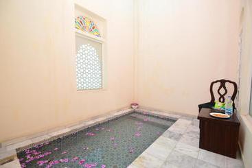 هتل Aaram Baagh Resort & Spa Agra  By Pachar Group