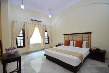 هتل Aaram Baagh Resort & Spa Agra  By Pachar Group