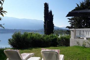 تختخواب و صبحانه Villa Steriane