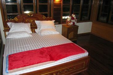 Lux Pillow Hostel