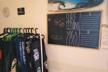 هاستل Yokomosurf Camp