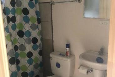 هاستل Casa Encantada Rooms   Dbl Room   Aire Acondicionado   Wifi   Parking   Private Bathroom