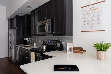 هتل The Guild Uptown | Mckinney Ave