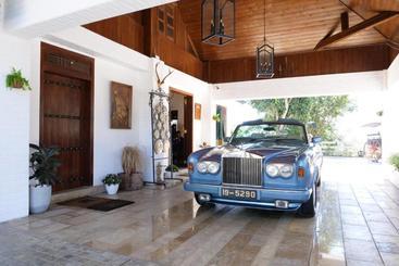 هتل Highcairn Luxury Boutique