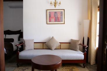 هتل Highcairn Luxury Boutique