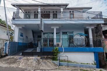 پانسیون Reddoorz Syariah @ Ahmad Yani Street Balikpapan