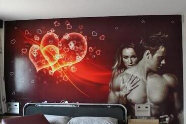 Loove Hotel   Adults Only