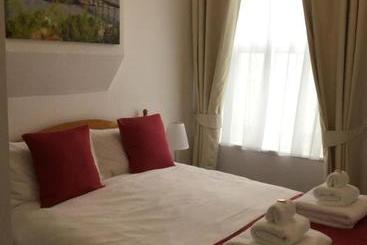پانسیون Fernville Guest House