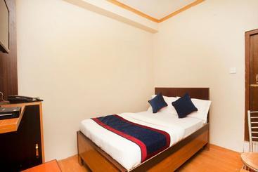 Oyo 314 Hotel Holy Palace