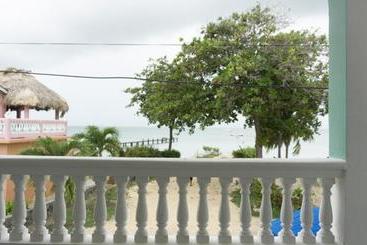 پانسیون Fernando S Seaside Guest House