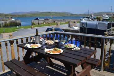 Oliver's Seafood Bar, Bed & Breakfast