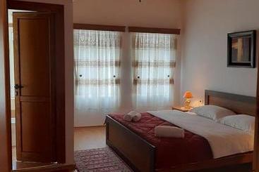 تختخواب و صبحانه Grandpa’s Home