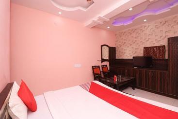 Oyo 27695 Hotel Relation