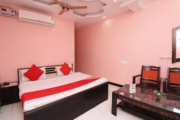 Oyo 27695 Hotel Relation