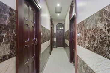 Oyo 28176 Hotel President