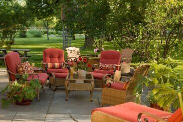 Gothic Eves Inn And Spa Bed And Breakfast