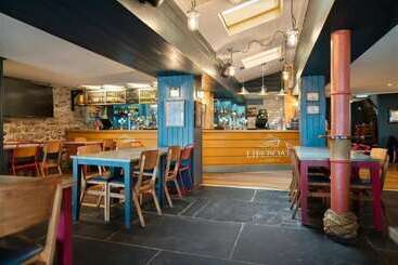 هاستل Lifeboat Inn