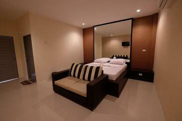 מוטל Checkinn Resort Kanchanaburi